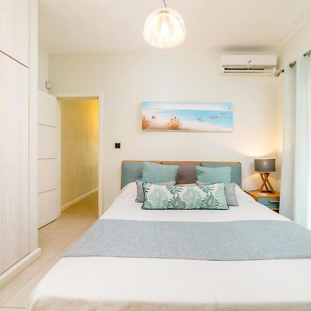 Beachcove Apt No 1 Pereybere Beach Bagian luar foto