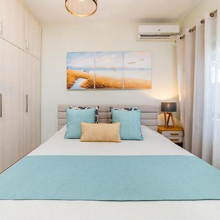 Beachcove Apt No 1 Pereybere Beach Bagian luar foto