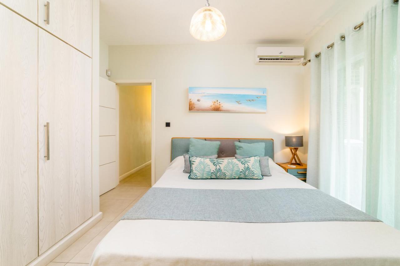 Beachcove Apt No 1 Pereybere Beach Bagian luar foto