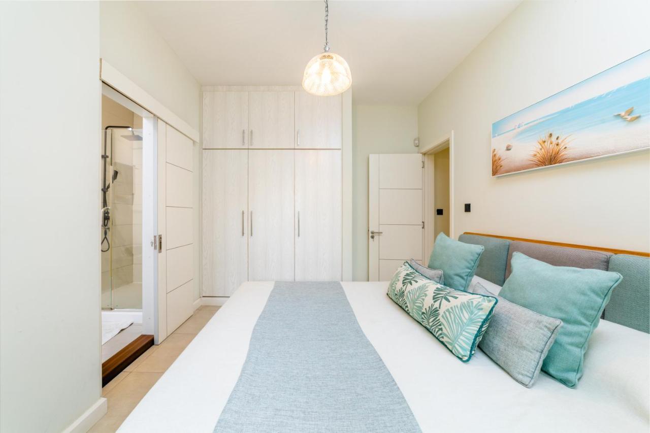 Beachcove Apt No 1 Pereybere Beach Bagian luar foto