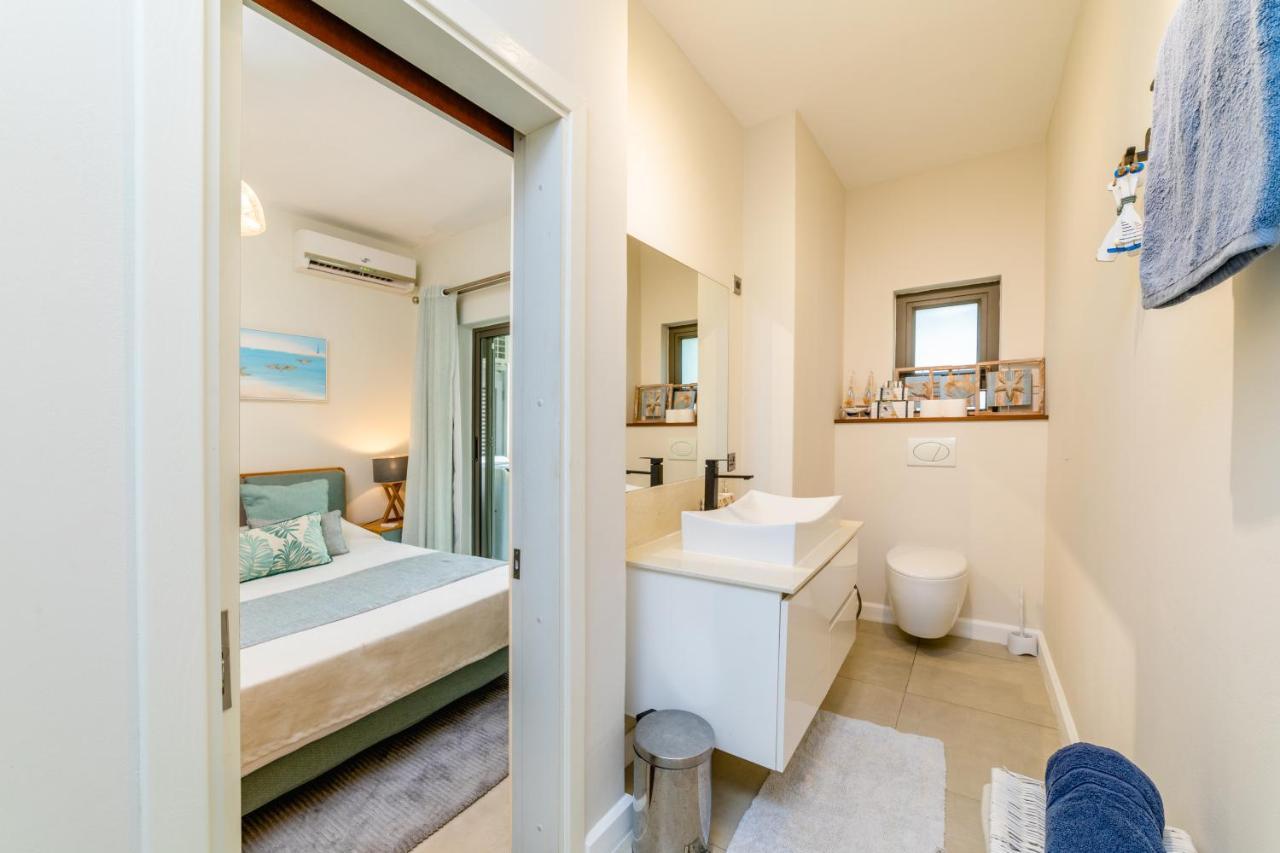 Beachcove Apt No 1 Pereybere Beach Bagian luar foto