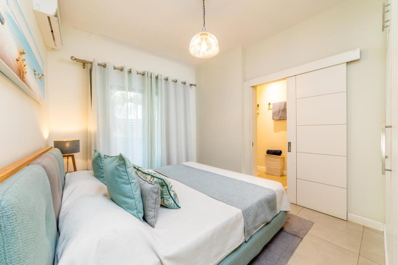 Beachcove Apt No 1 Pereybere Beach Bagian luar foto