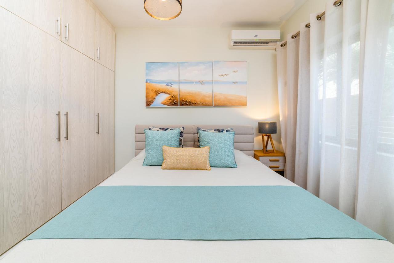 Beachcove Apt No 1 Pereybere Beach Bagian luar foto